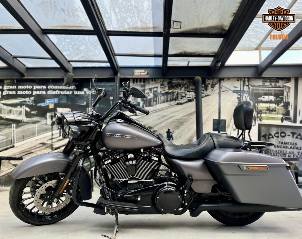 2017 Road King Special 2