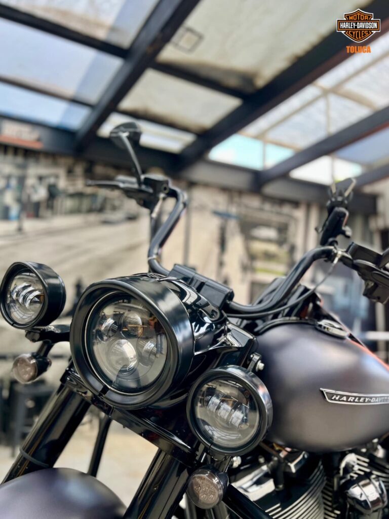 2017 Road King Special 6