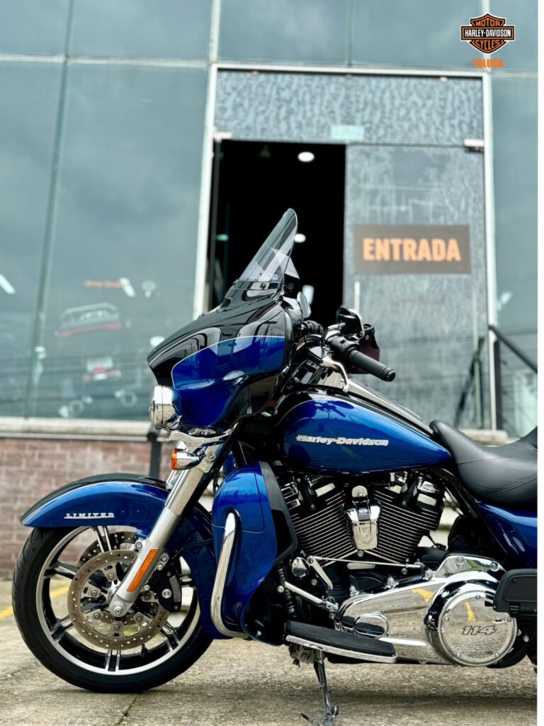 2022 Ultra Limited Touring 1