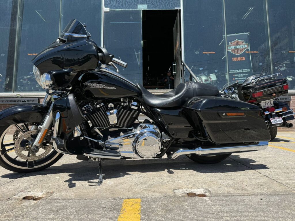 Street Glide 2017 1