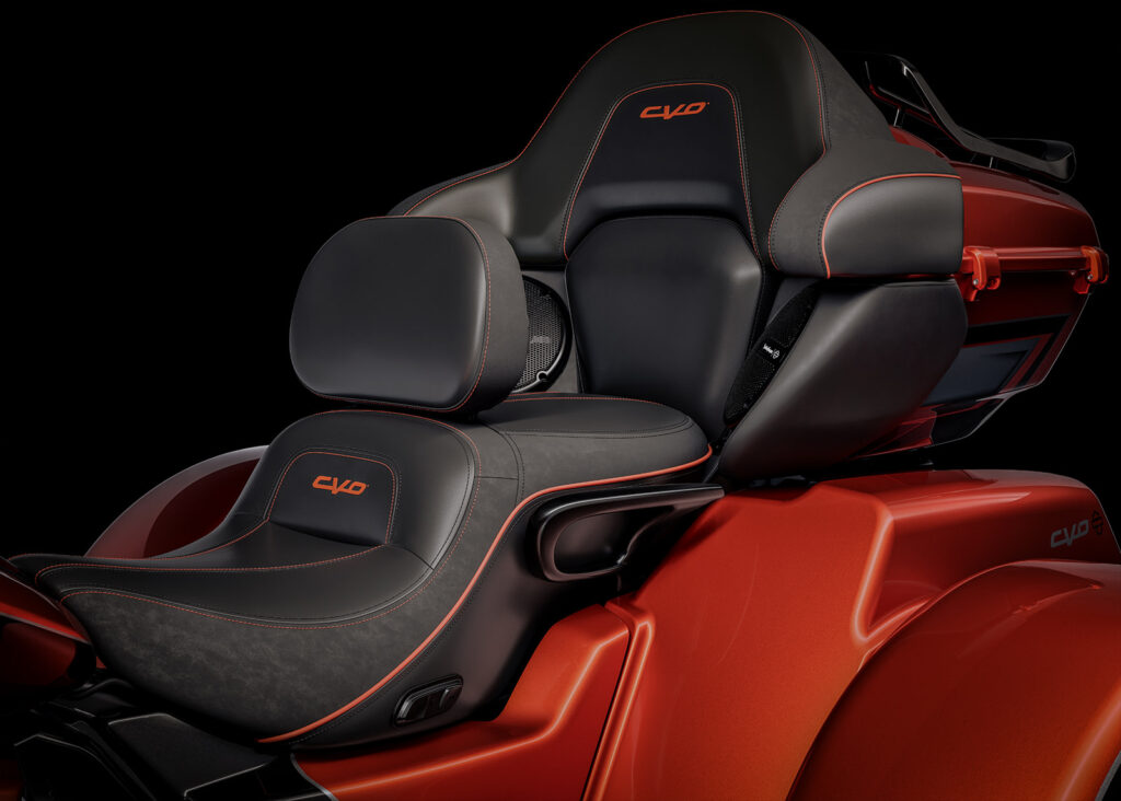 2026-cvo-street-glide-3-beauty-seats-ls